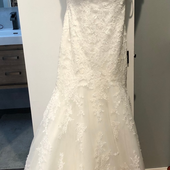 Stella York Fit & Flare Wedding Dress (Style 6269) - Picture 5 of 8